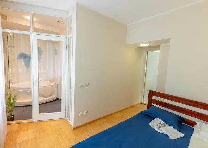 Private Entry Parnawa